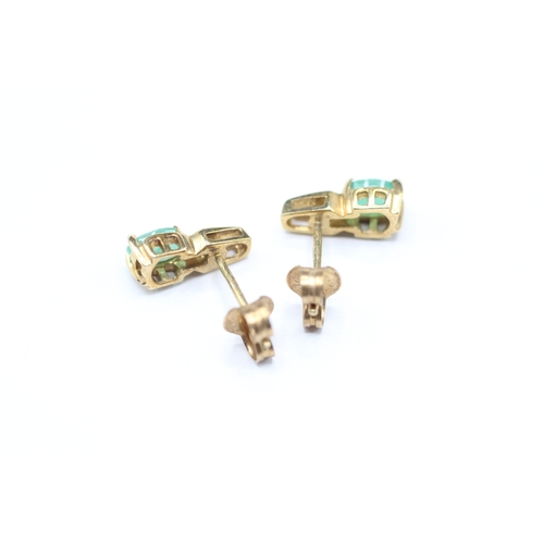 152 - 9ct gold green gemstone and diamond stud earrings (1.1g)