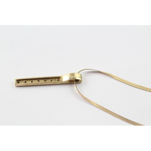 153 - 9ct gold diamond bar pendant on chain (1.8g)