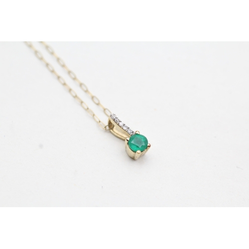 171 - 9ct gold emerald & diamond pendant necklace (0.7g)