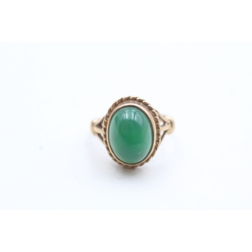 184 - 9ct gold cabochon cut green gemstone dress ring Size I 1/2