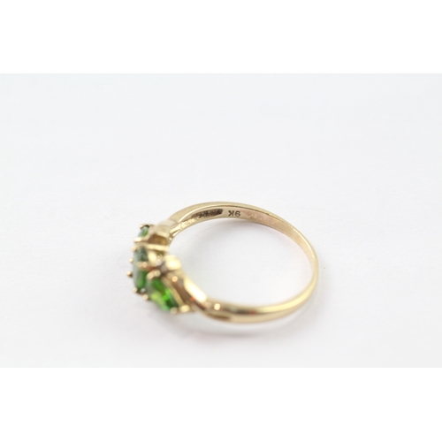 190 - 9ct gold diamond and diopside trilogy ring (2.4g) Size Q