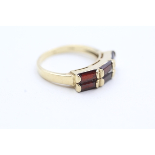 191 - 14ct gold red gemstone dress ring (4.7g) Size R