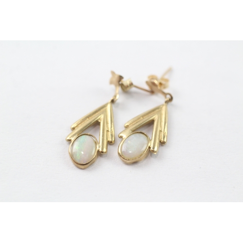 198 - 9ct gold opal drop earrings (1g)