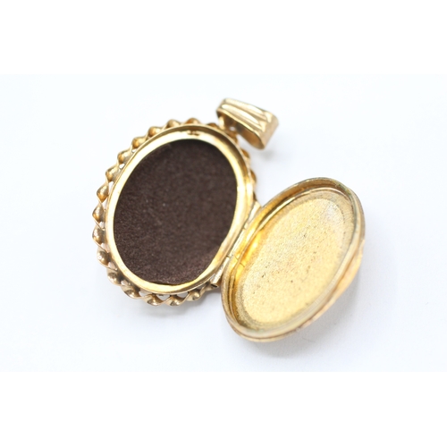 201 - 9ct gold and sapphire locket pendant (2.9g)