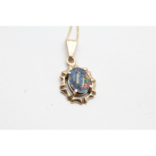 210 - 9ct gold opal triplet pendant necklace (1.6g)