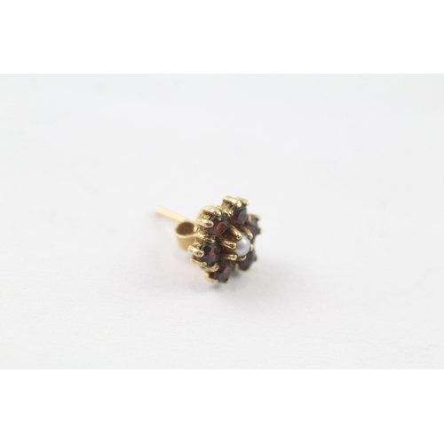 213 - 9ct gold garnet and seed pearl stud earrings (2.3g)