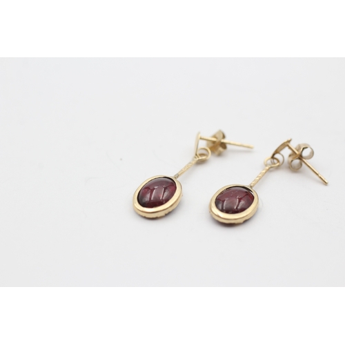 220 - 9ct gold red gemstone drop earrings (0.9g)