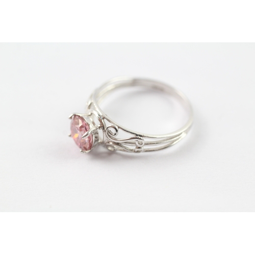 224 - 9ct white gold pink gemstone single stone ring (1.9g) Size R