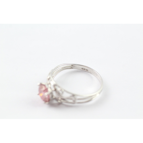 224 - 9ct white gold pink gemstone single stone ring (1.9g) Size R