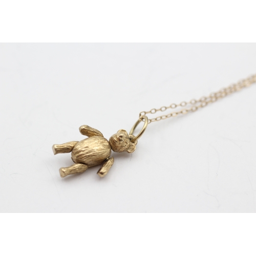 226 - 9ct gold vintage articulated bear pendant necklace (3g)