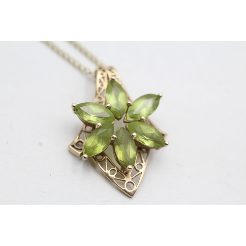 228 - 9ct gold peridot cluster pendant necklace (4.1g)