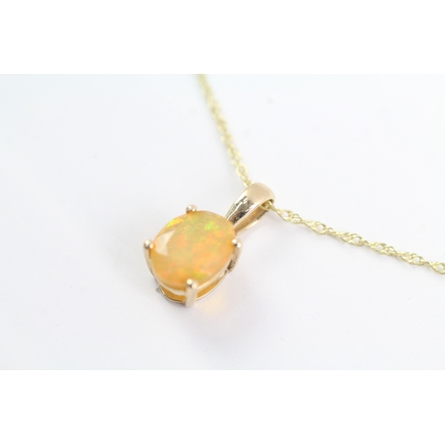 23 - 9ct gold oval cut opal pendant necklace (2.1g)