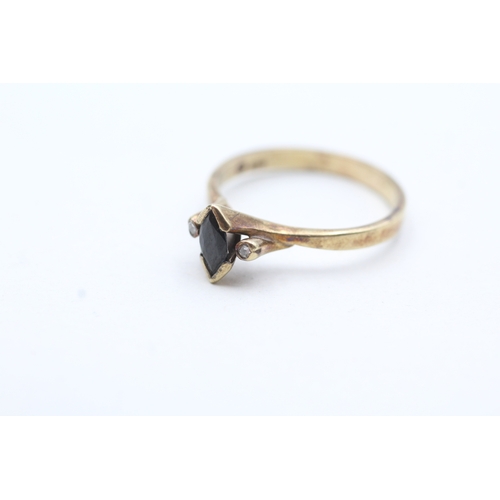 230 - 9ct gold vintage sapphire & diamond dress ring (2.3g) Size P 1/2