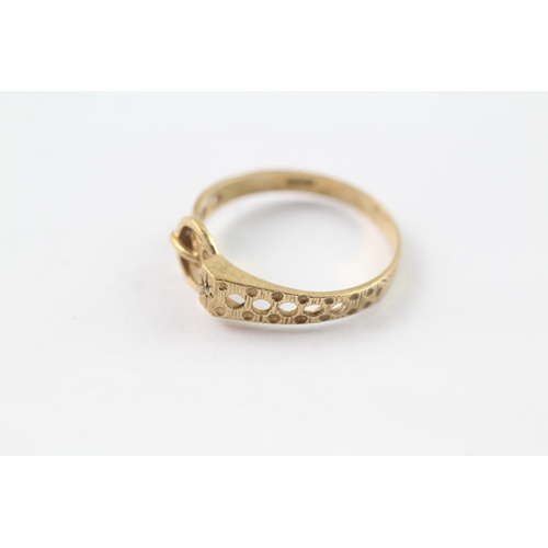 231 - 9ct gold diamond buckle ring (1.7g) Size R