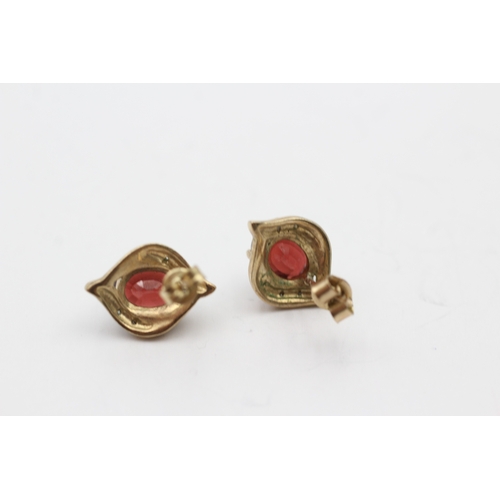 238 - 9ct gold garnet & diamond stud earrings (3.6g)