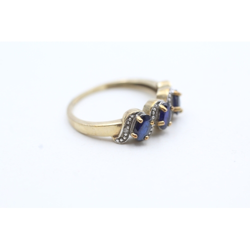 247 - 9ct gold diamond and sapphire trilogy ring (2g) Size M