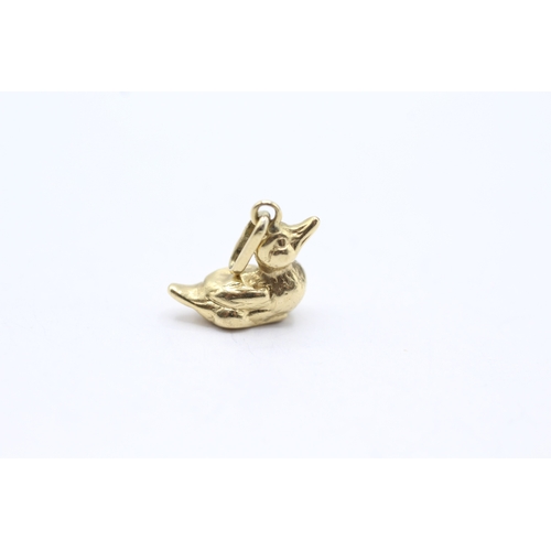 250 - 18ct gold duck charm (0.8g)