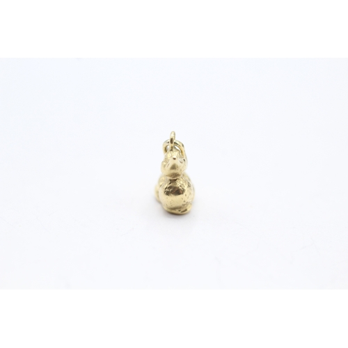 250 - 18ct gold duck charm (0.8g)