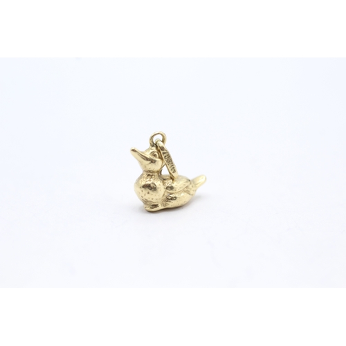 250 - 18ct gold duck charm (0.8g)