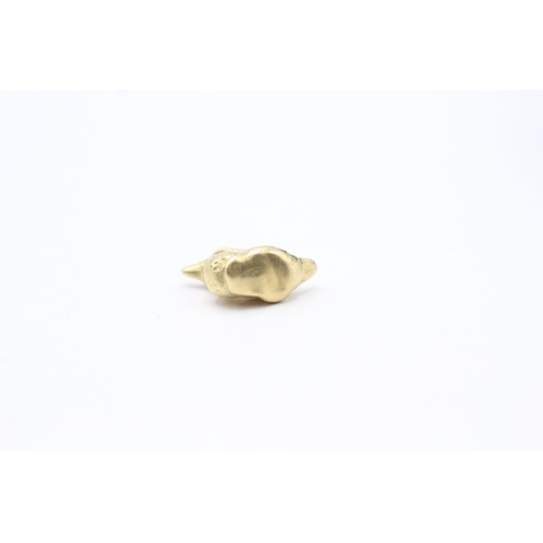 250 - 18ct gold duck charm (0.8g)