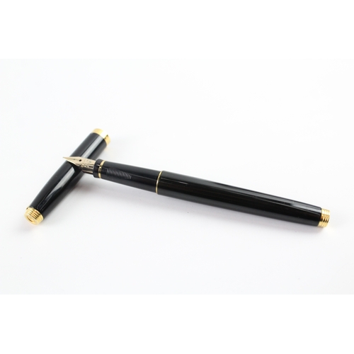 450 - Vintage Parker 75 Black Lacquer Fountain Pen w/ 14ct Gold Nib WRITING