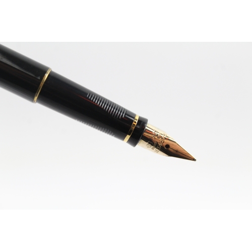 450 - Vintage Parker 75 Black Lacquer Fountain Pen w/ 14ct Gold Nib WRITING