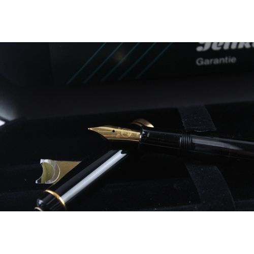 452 - Vintage Pelikan M200 Black Cased Fountain Pen w/ Gold Plate Nib WRITING Boxed