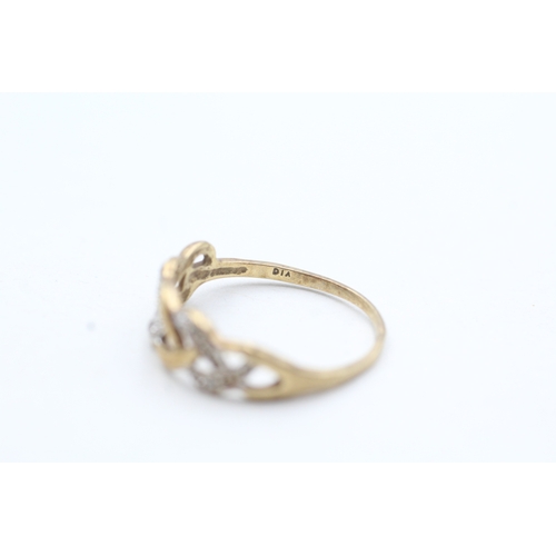 52 - 9ct gold diamond twist ring (1.1g) Size K