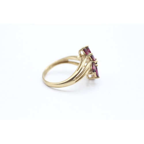 54 - 9ct gold and pink gemstone ring (3.2g) Size R