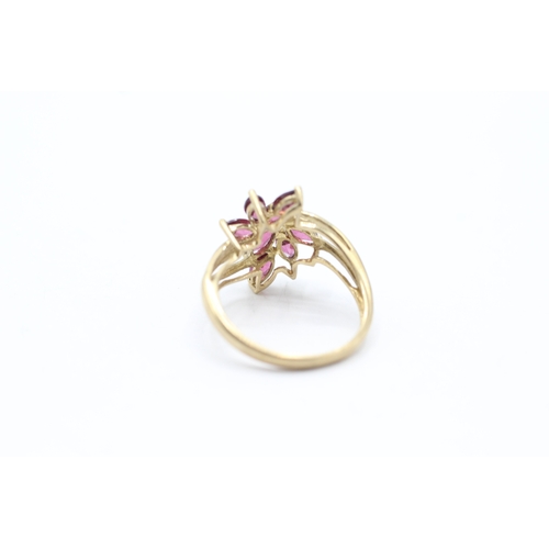 54 - 9ct gold and pink gemstone ring (3.2g) Size R