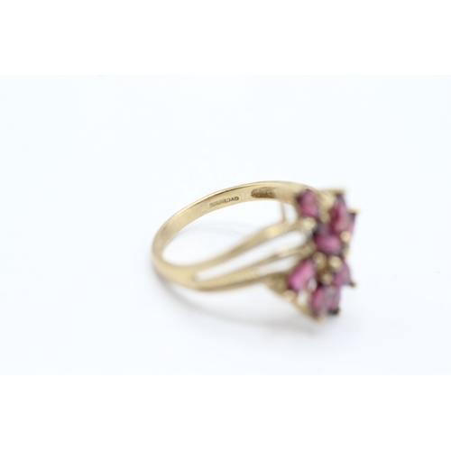 54 - 9ct gold and pink gemstone ring (3.2g) Size R