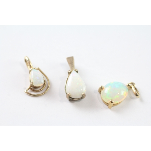 6 - 3x 9ct gold opal pendants (1.6g)