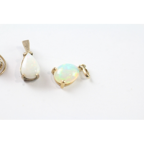 6 - 3x 9ct gold opal pendants (1.6g)