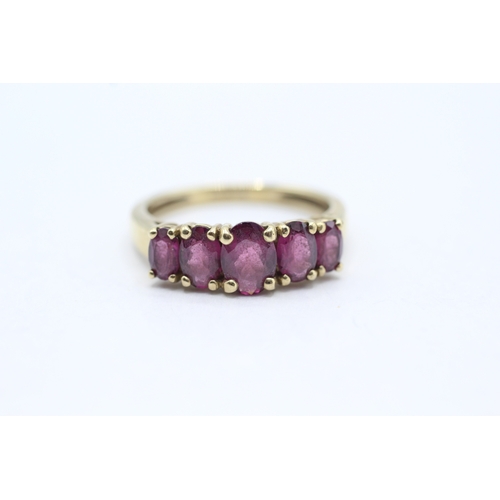 60 - 9ct gold pink gemstone ring (2.9g) Size Q