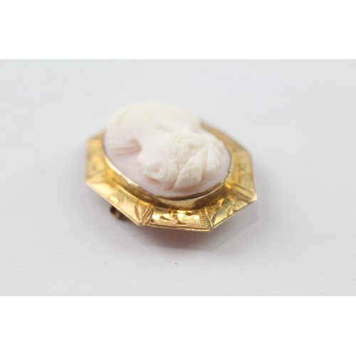 65 - 9ct gold vintage cameo brooch with a floral patented border (3.1g)