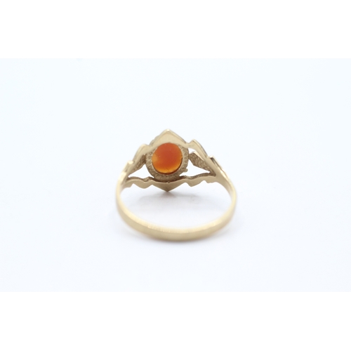 68 - 9ct gold shell cameo ring (1.7g) Size N