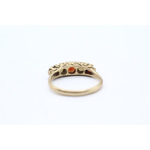 71 - 9ct gold garnet and opal set ring (2.2g) Size O 1/2