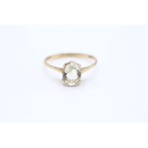 72 - 9ct gold and yellow gemstone ring (1.5g) Size O