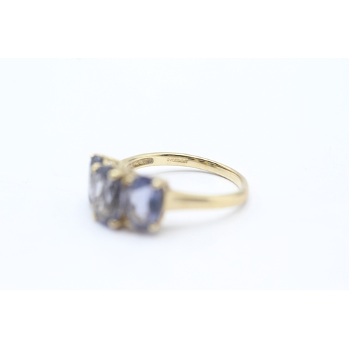 86 - 9ct gold three blue gemstone ring (2.8g) Size P 1/2
