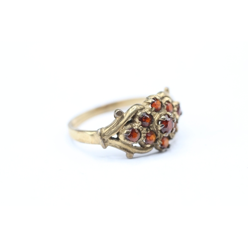 88 - 9ct gold and red gemstone ring (2.9g) Size R