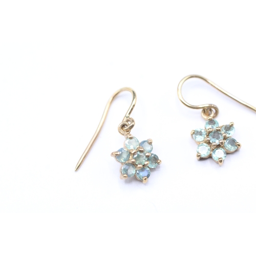 89 - 9ct gold green gemstone flower hook drop earrings (1.7g)