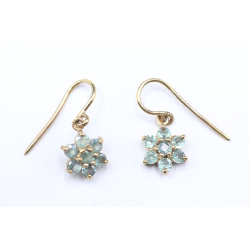 89 - 9ct gold green gemstone flower hook drop earrings (1.7g)