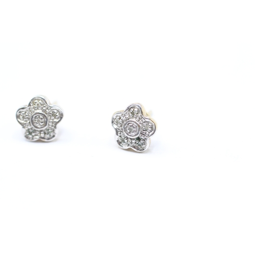 91 - 9ct gold and diamond flower shape stud earrings (1.4g)