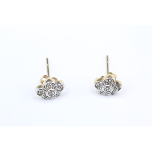 91 - 9ct gold and diamond flower shape stud earrings (1.4g)