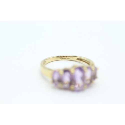 96 - 9ct gold five stone amethyst ring (3g) Size Q