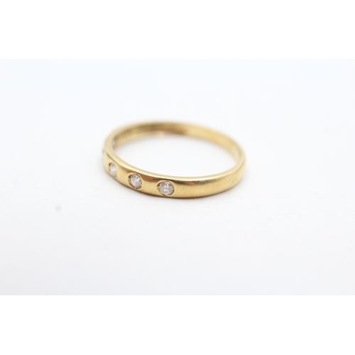 97 - 18ct gold bezel set diamond half eternity ring (1.6g) Size O