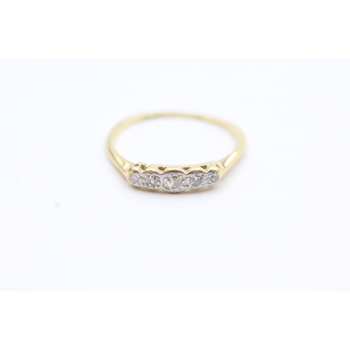 10 - 18ct gold diamond five stone ring (1.4g) Size M