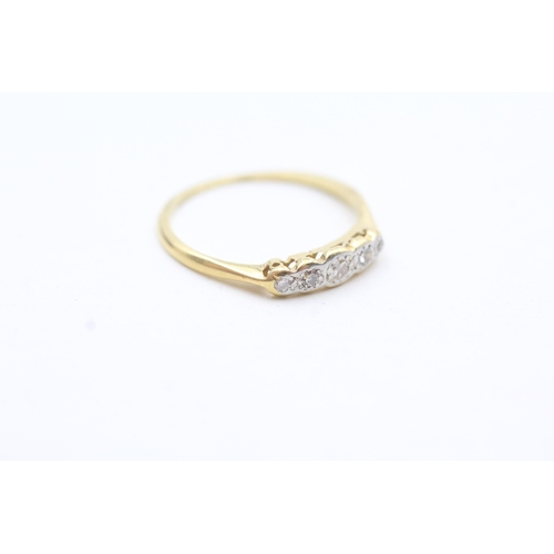 10 - 18ct gold diamond five stone ring (1.4g) Size M