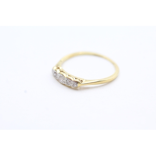 10 - 18ct gold diamond five stone ring (1.4g) Size M