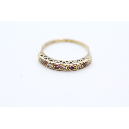 101 - 9ct gold vintage ruby & diamond half eternity ring (1.2g) Size K 1/2